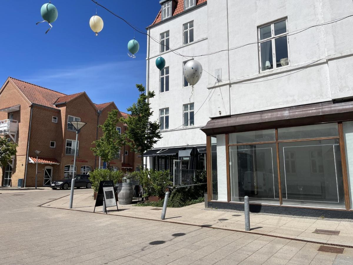 Aday - Blue Light Suite Apartment In The Center Of Hjørring Extérieur photo